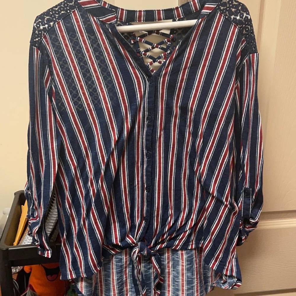 No boundaries mid sleeve shirt
